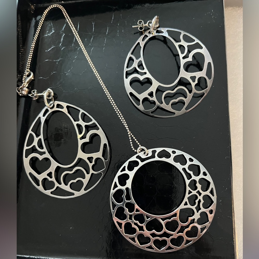 Elegant Sterling Silver Heart Jewelry Set - Picture 2 of 4